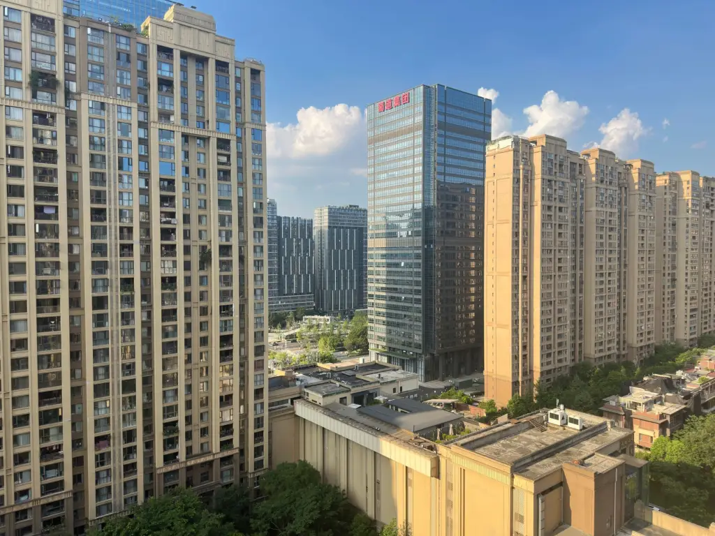 2025年电商物流包装材料技术趋势：气泡膜与封箱胶带的环保创新方向